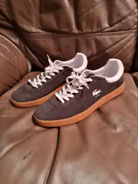 Sepatu pria Lacoste kondisi seperti baru
