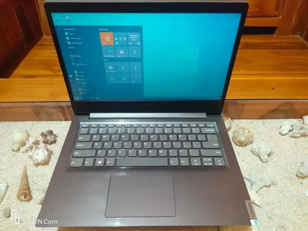 Lenovo Amd 3020e Ram 8gb SSD 256gb vgaVram 2000mb siap desain grafis