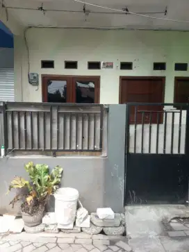 DIJUAL 
Kontrakan petakan 3 pintu,
