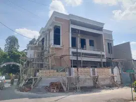 Rumah Mewah Baru Progress Bangun 2 Lt dekat Solo Square dan Kampus UMS