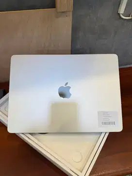 Macbook Air (M4 13inch 2025) 16/512SSD Garansi iBox 03/Juni/2026