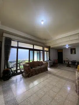 Sewa Rumah Bisa jadi Kantor Strategis Di Hoek Turangga Bandung