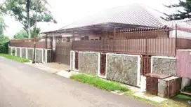 Rumah Luas Dengan Kolam Renang di Arco Sawangan