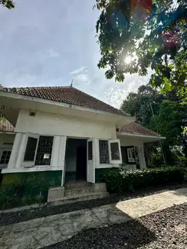Rumah Hook Kolonial Belanda dijual di area Gunung2 kota Malang strateg