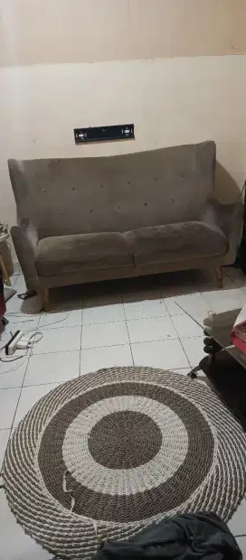 Sofa panjang tamu