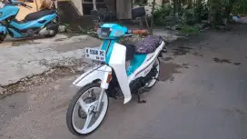 Suzuki Crystal Tahun 1991 pitih-hijau