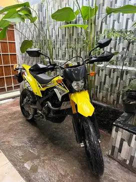 Kawasaki D-Tracker SE 2019 yellow