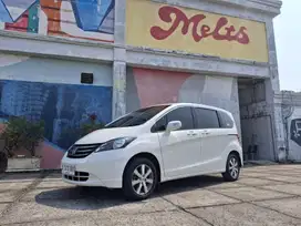 LOWKM HONDA FREED PSD AT 2011 PUTIH ANTIK