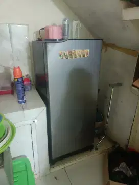 Kulkas Panasonic bekas