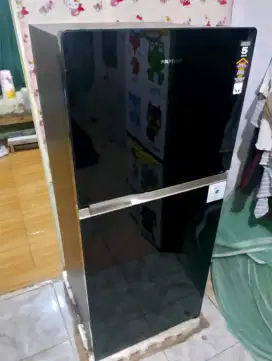 Kulkas polytron 2 pintu nominus