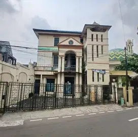 Disewakan Bangunan 3 Lantai di Pela Mampang , Jakarta Selatan