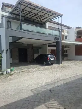 RUMAH MEWAH 2 LANTAI  FULL FURNISH SOLOBARU
