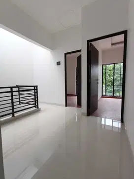 Rumah Baru Meruya Utara Fasad Model American Classic Ukuran 6x10