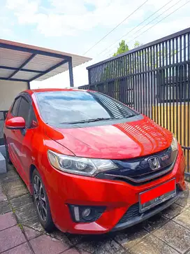 Jual Honda jazz GK5 1.5 RS CVT (CKD) TAHUN 2017 WARNA MERAH PLAT KOTA