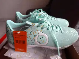 Sepatu futsal ortuseight uk 40