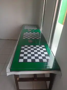 Meja, Bangku atasnya kaca