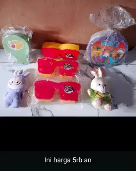 Boneka & tempat makan