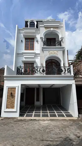 Di Jual Rumah Tipe American Classic 3 Lantai Di Greenleaf Jagakarsa