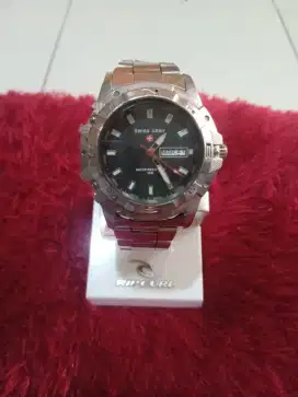 Jam tangan merek SWISS ARMY
