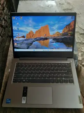 Jual laptop Lenovo Ipead 3 14ITLO5 Gen 11
Ram 8 SSD 256