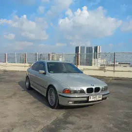 BMW 528i 1998 Bensin