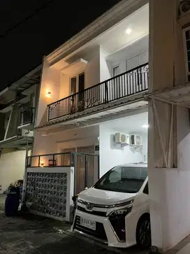 DI JUAL RUMAH SHM FULL FURNITURE