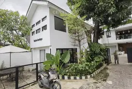 Rumah Besar Dengan Tanah Luas Di Galur Johar Baru S8892