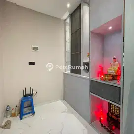 DIJUAL VILLA JALAN PEMBANGUNAN KOMPLEK MARRIOT VILLAS DAERAH HELVETIA