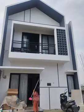Dijual Rumah 2 Lantai Nuansa Villa Dekat Pintu Tol Padalarang!
