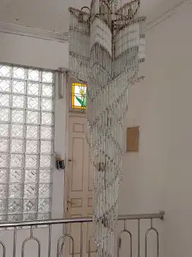 Lampu tangga kristal