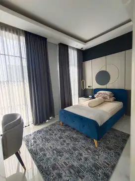 Dijual rumah mewah Hoek 3 Lantai di Gading Elok Barat
