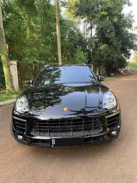 PORSCHE MACAN HITAM PEMAKAIAN 2015 LOW KM 11 rban