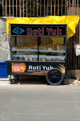 Karyawan Kios Roti