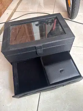 Tempat jam tangan dan perhiasan