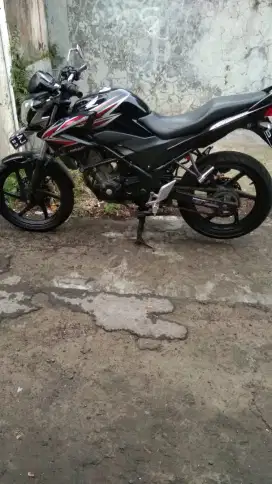 HONDA CB150R PGM-FI 2013