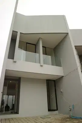 Dijual rumah premium Graha Green Garden Dian Istana Wiyung