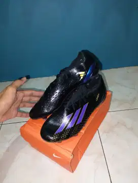 Sepatu bola Adidas size 43 1/3