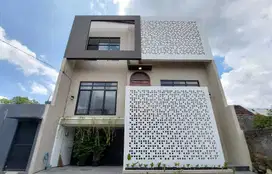 Dijual Rumah Mewah 3 Lantai Di Barat Hotel Hyatt Yogyakarta