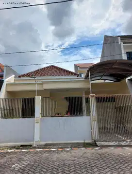 Rumah Mulyosari Utara ~ emmi xmpc