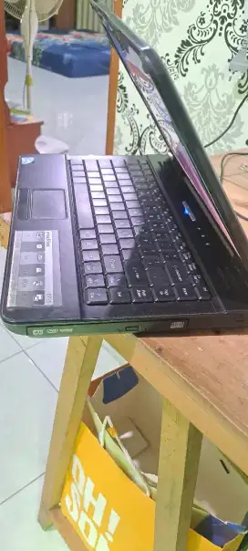Dijual laptop Acer bekas