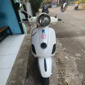 Vespa Metic LX125