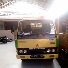 Mitsubishi Truk tahun 2001