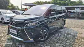 Low KM Toyota Voxy 2.0 Bensin-AT 2021 7KA