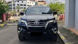 Toyota Fortuner 2.4 VRZ Diesel AT Hitam Facelift 2019 Km 70Rb Record