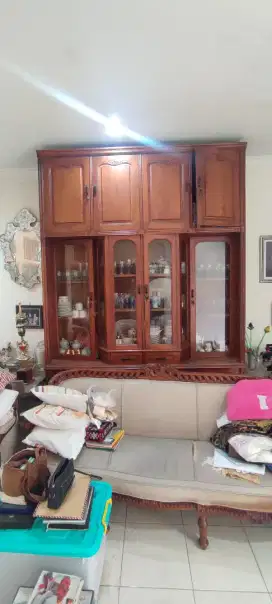 Lemari Pajangan Kaca Jati Asli, kondisi masih bagus like new