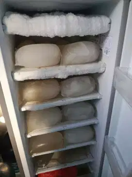 Jual freezer es batu Gea freezer 6 rak mulus normal