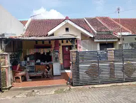RUMAH TIGA KAMAR TIDUR DI JALUR UTAMA PERUM TAMARA TAMANSARI