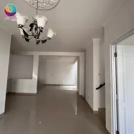 Dijual rumah 2 lantai rapi siap huni di kota wisata