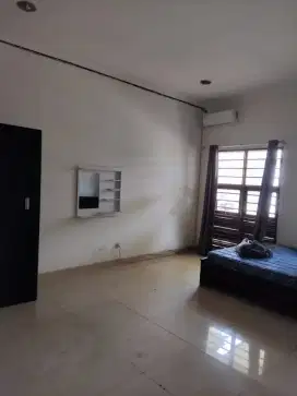 Rumah tinggal 2lt semi furnish mekarwangi sewa murah