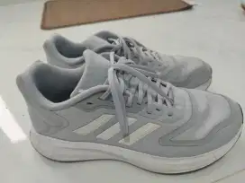 Sepatu running adidas lightmotion